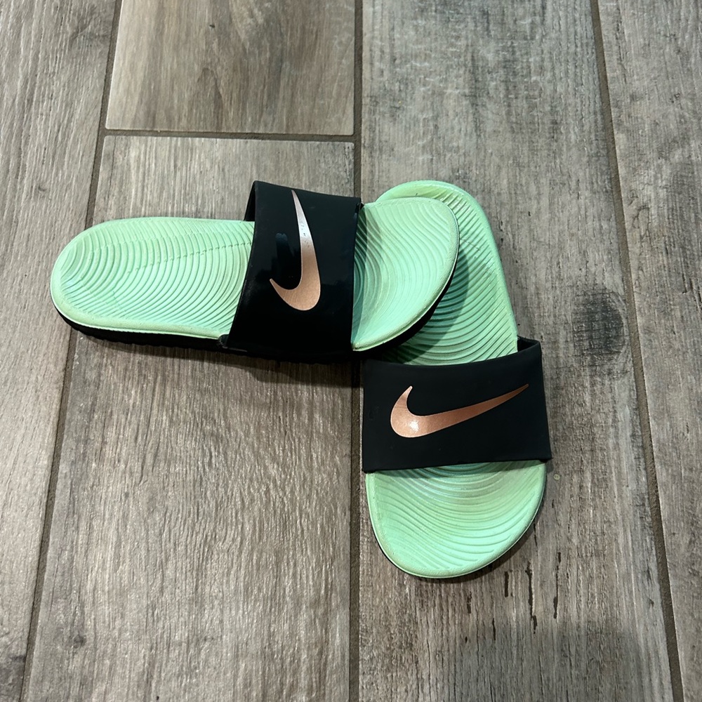 Nike mint green sandals